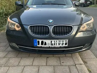 Gebraucht BMW 530 235 PS (172 kW) 2007 Grau Kombi