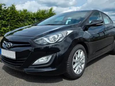 Gebraucht Hyundai i30 99 PS (72 kW) 2015 Schwarz Limousine