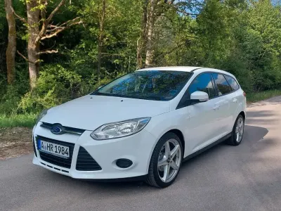 Usado Ford Focus 116 CV (85 kW) 2014 Blanco Berlina
