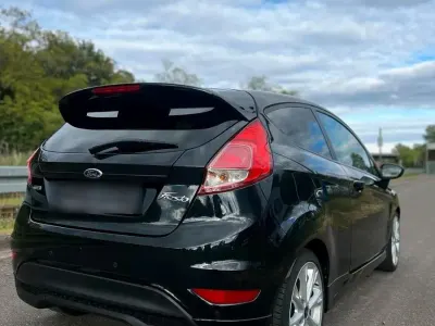 Gebraucht Ford Fiesta 105 PS (77 kW) 2013 Schwarz Kleinwagen