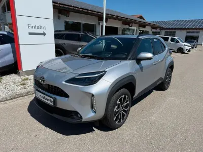 Neu Toyota Yaris Cross 131 PS (96 kW) 2026 Silber SUV