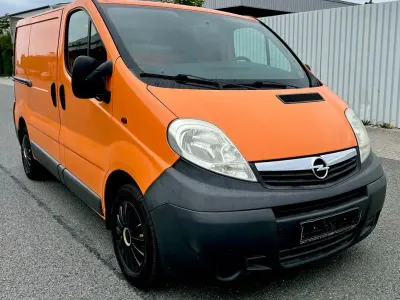 Gebraucht Opel Vivaro 145 PS (106 kW) 2009 Orange Van / Kleinbus
