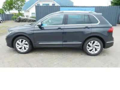 Gebraucht VW Tiguan Life 150 PS (110 kW) 2023 Uranograu SUV
