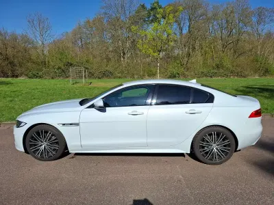 Gebraucht Jaguar XE R-Sport 179 PS (131 kW) 2016 Weiß Limousine