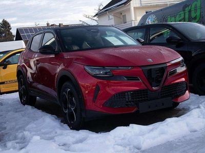 Rosso brera Neu 2026 Alfa Romeo GT Junior Edizione Speciale Limousine | 36.900 € (Etwas zu teuer)