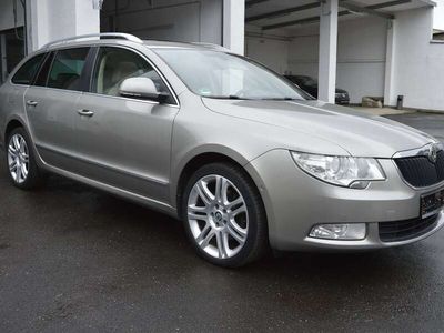 gebraucht Skoda Superb SuperbCombi 2.0 TDI 4x4 Elegance/Bi-XEN/Leder/AHK