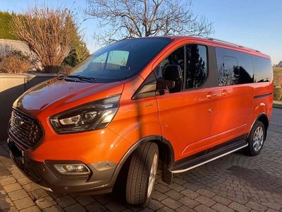Second-hand Ford Tourneo Active 185 CP (136 kW) 2022 Portocaliu Monovolum