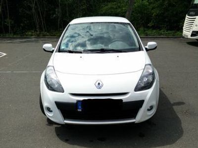 Weiß Gebraucht 2011 Renault Clio II Dynamique Kleinwagen | 5.950 €