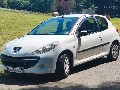 Gebraucht Peugeot 206+ 60 PS (44 kW) 2011 Weiß Kleinwagen