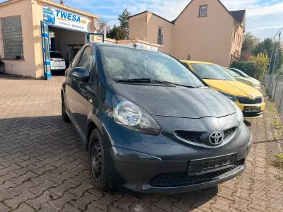 Second-hand Toyota Aygo Cool 68 CP (50 kW) 2008 Negru Hatchback