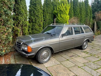Silber Gebraucht 1983 Mercedes 200 Kombi | 13.800 €