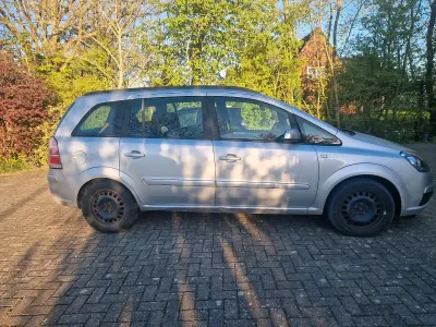 Usata Opel Zafira 140 CV (102 kW) 2005 Argento Monovolume
