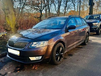 Braun Gebraucht 2015 Skoda Octavia Kombi | 8.890 € (Fairer Preis)
