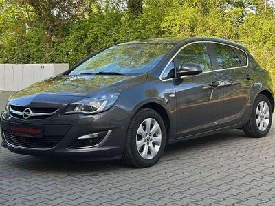 Usata Opel Astra Exklusiv 140 CV (102 kW) 2014 Grigio Utilitaria