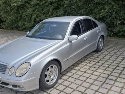 Gebraucht Mercedes E220 2002 Grau Limousine