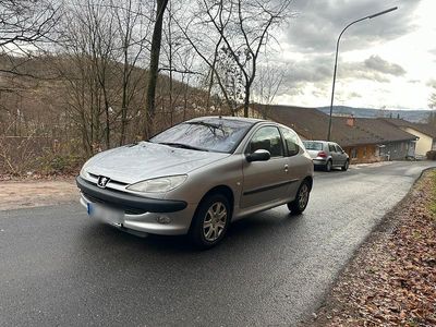 Gebraucht Peugeot 206 60 PS (44 kW) 2002 Grau Kleinwagen