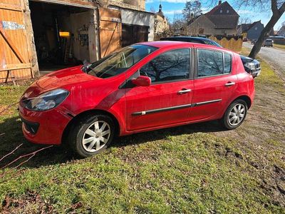 Gebraucht Renault Clio III 75 PS (55 kW) 2007 Rot Kleinwagen