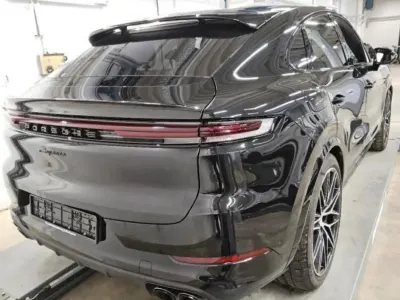 Begagnad Porsche Cayenne E-Hybrid Coupe 470 HK (345 kW) 2024 Svart Sportkupé