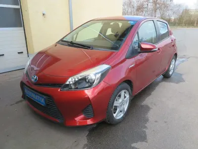 Brugt Toyota Yaris Hybrid 75 HK (55 kW) 2012 Rød Hatchback
