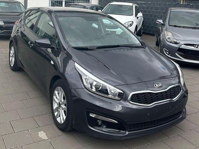Grau Gebraucht 2017 Kia Ceed Edition 7 Kleinwagen | 8.950 € (Fairer Preis)