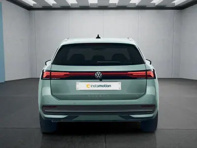 Gebraucht VW Passat 150 PS (110 kW) 2025 Grün Kombi