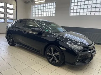 Käytetty Honda Civic Elegance 129 HP (94 kW) 2019 Musta Viistoperä