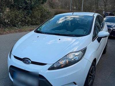 Gebraucht Ford Fiesta 60 PS (44 kW) 2010 Weiß Kleinwagen