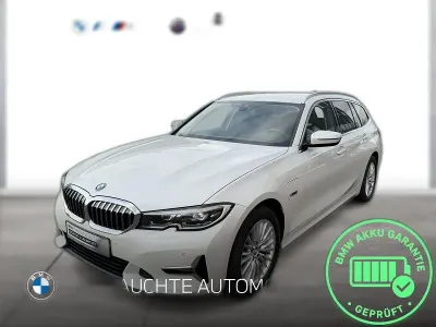 Gebraucht BMW 330e Luxury Line 292 PS (214 kW) 2021 Weiß metallic Kombi
