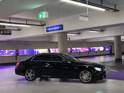 Gebraucht Mercedes E220 AMG line 194 PS (142 kW) 2019 Schwarz Limousine