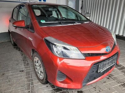 Gebraucht Toyota Yaris Hybrid Life 75 PS (55 kW) 2012 Rot Kleinwagen