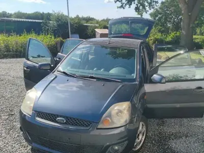 Gebraucht Ford Fiesta Ambiente 80 PS (58 kW) 2006 Blau Kleinwagen