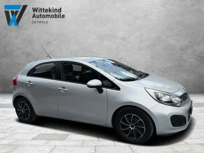 Używany Kia Rio Edition 7 109 KM (80 kW) 2012 Srebrny Sedan/Limuzyna