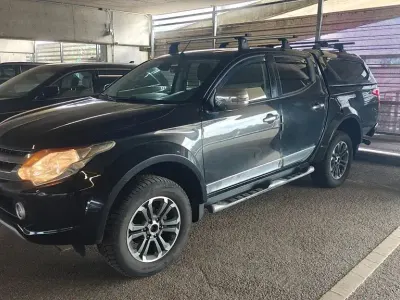 Używany Mitsubishi L200 Plus 181 KM (133 kW) 2017 Czarny Pickup