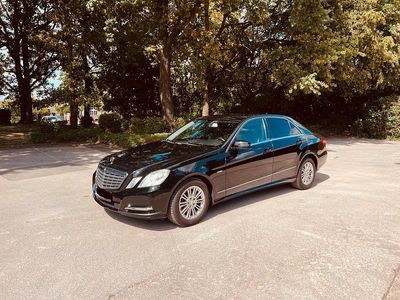 Gebraucht Mercedes E200 135 PS (99 kW) 2011 Schwarz Limousine