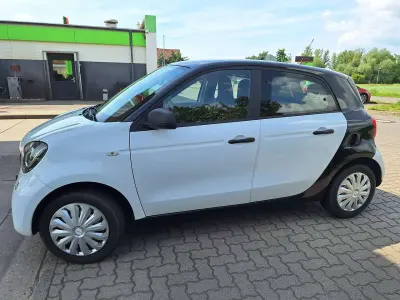Gebraucht Smart ForFour 71 PS (52 kW) 2018 Weiß Kleinwagen