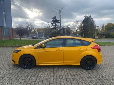 Gebraucht Ford Focus ST 250 PS (183 kW) 2015 Gelb Limousine