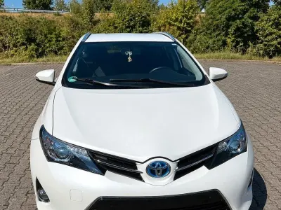 Gebraucht Toyota Auris Hybrid Executive 99 PS (72 kW) 2013 Weiß Kombi