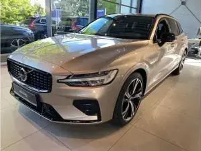 Neu Volvo V60 Plus 197 PS (144 kW) 2026 Silber (aurora silver) Kombi