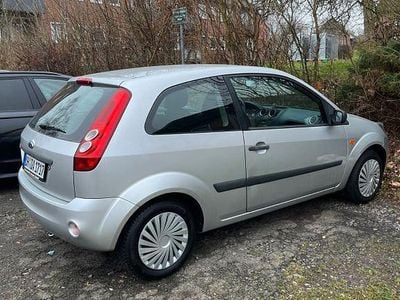 Gebraucht Ford Fiesta Ghia 80 PS (58 kW) 2007 Grau Limousine