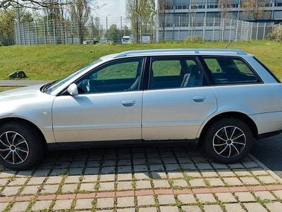 Gebraucht Audi A4 101 PS (74 kW) 2000 Silber Kombi