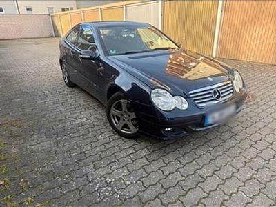 Gebraucht Mercedes C200 163 PS (119 kW) 2006 Blau Coupé