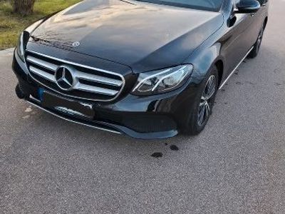 gebraucht Mercedes E220 d T Avantg. - Mod. 2019, AHK m. ESP, AMG L