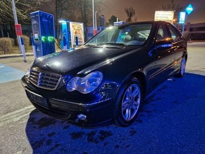 Gebraucht Mercedes C180 143 PS (105 kW) 2005 Blau Limousine