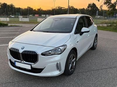 Gebraucht BMW 225 Active Tourer Sport Line 245 PS (180 kW) 2022 Weiß Van / Kleinbus
