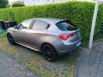 Gebraucht Alfa Romeo Giulietta Turismo 140 PS (102 kW) 2012 Grau Kleinwagen