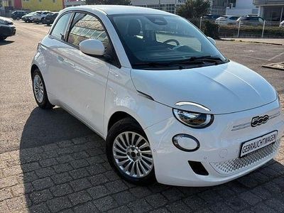 Second-hand Fiat 500e 86 kW (118 CP) 2023 Alb Berlinǎ