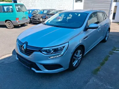 Gebraucht Renault Mégane GrandTour Play 101 PS (74 kW) 2018 Grün Kombi