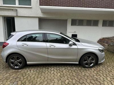 Gebraucht Mercedes A180 Style 109 PS (80 kW) 2016 Silber Limousine