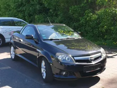 Begagnad Opel Tigra 90 HK (66 kW) 2005 Svart Cab