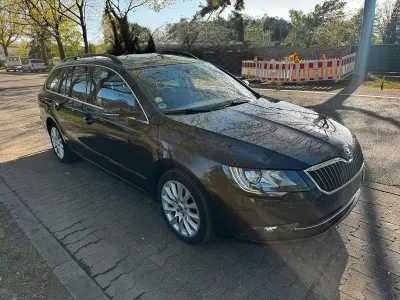 Usata Skoda Superb 140 CV (102 kW) 2013 Nero Station wagon